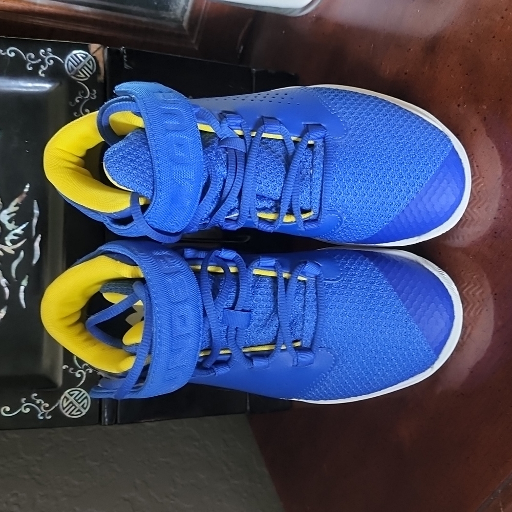 Under Armour boys youth size 3 shoes/sneakers